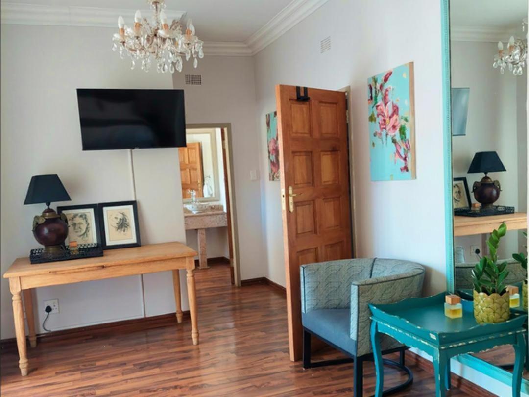 Art And Soul Restaurant, Accommodation, French Bar And Art Gallery Parys Szoba fotó