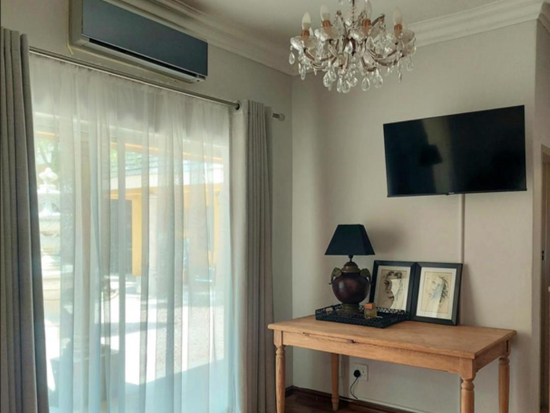 Art And Soul Restaurant, Accommodation, French Bar And Art Gallery Parys Szoba fotó