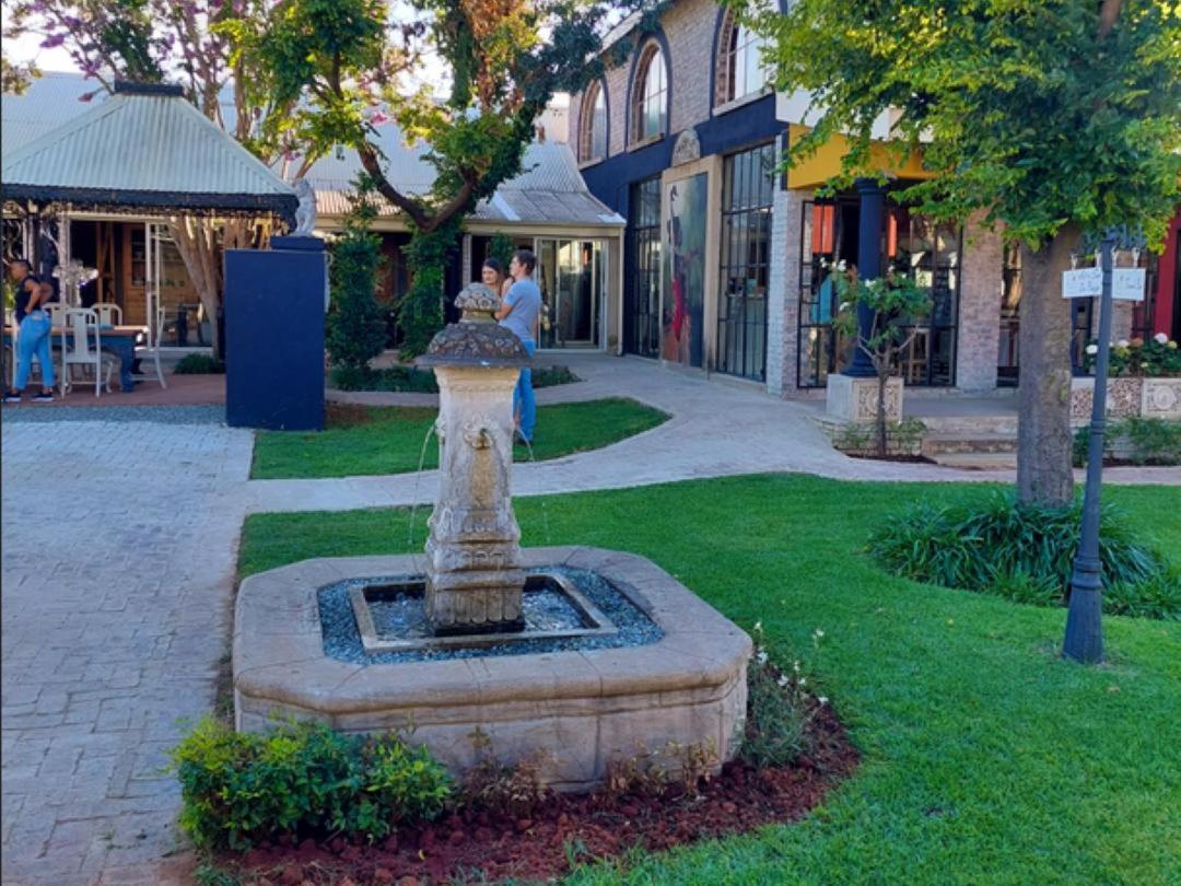 Art And Soul Restaurant, Accommodation, French Bar And Art Gallery Parys Kültér fotó